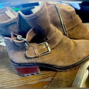 Steve Madden, suede booties, size 8.5, pre loved, but in great shape!